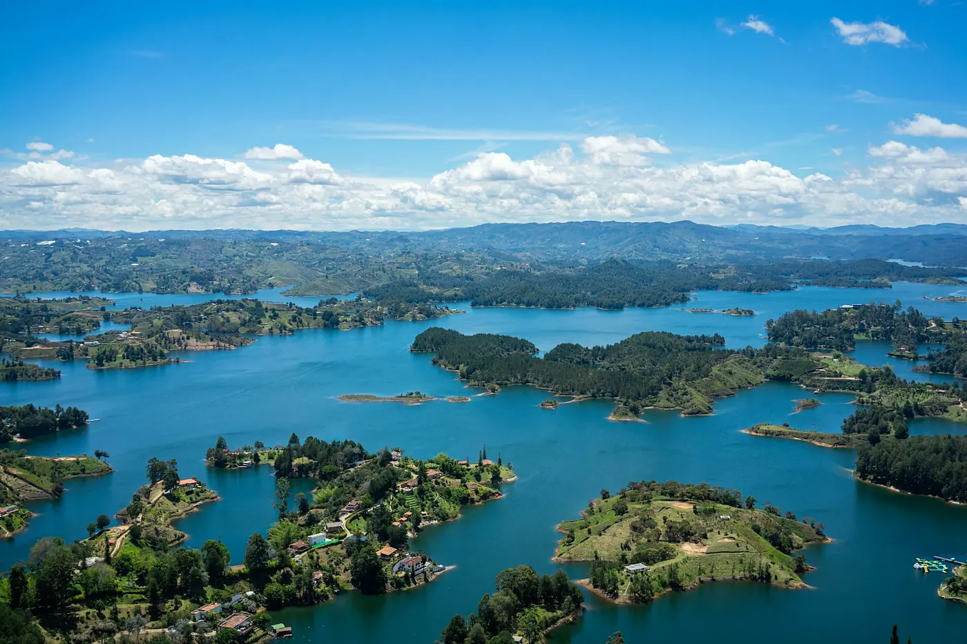 Tour a Guatapé da Medellín: guida completa (Piedra del Peñol + battello)